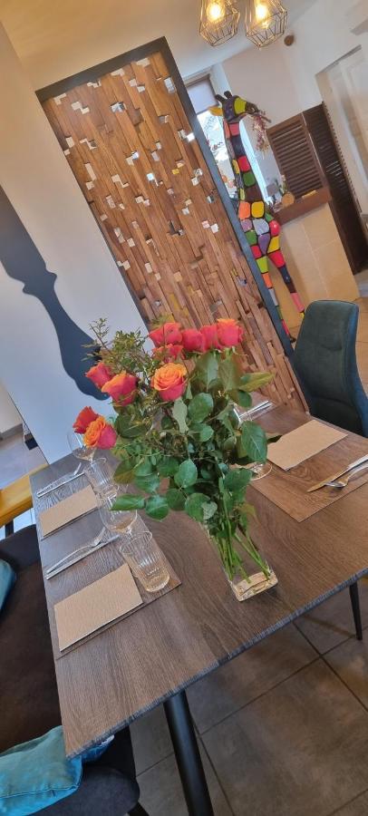 Hotel Le 6 3 Home Port En Bessin 외부 사진