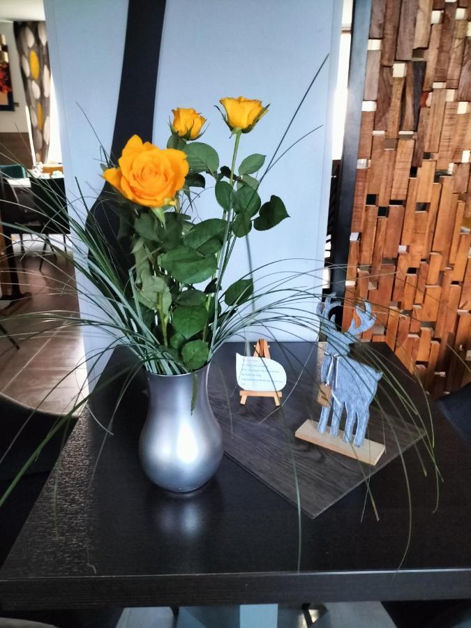 Hotel Le 6 3 Home Port En Bessin 외부 사진