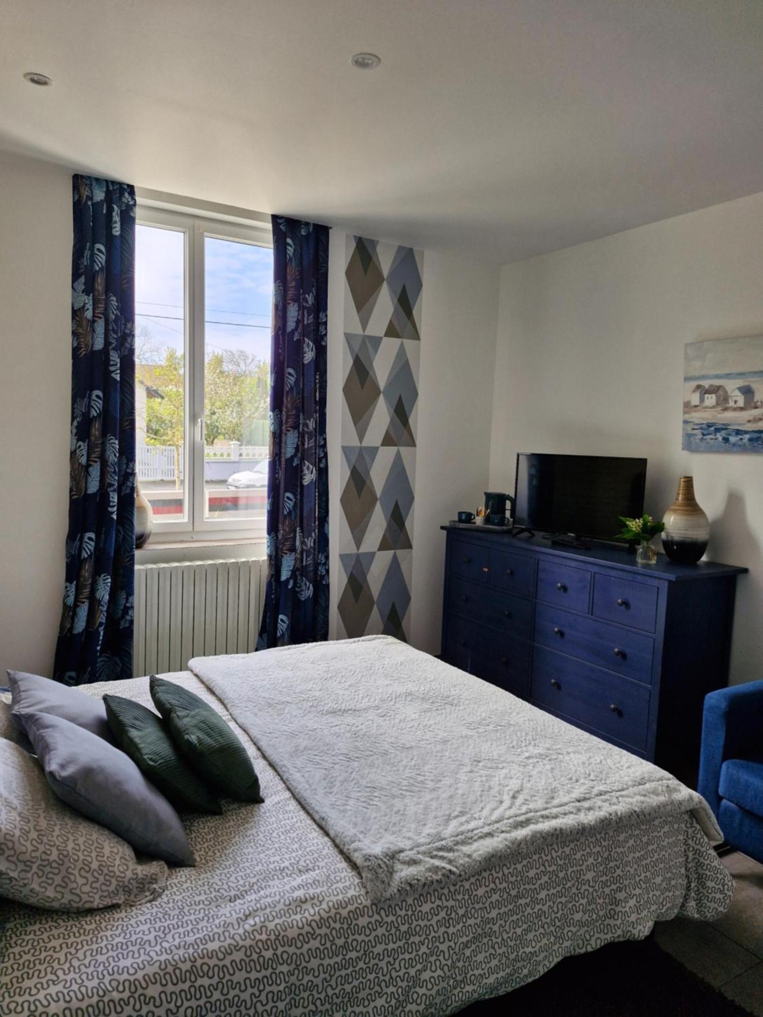 Hotel Le 6 3 Home Port En Bessin 외부 사진