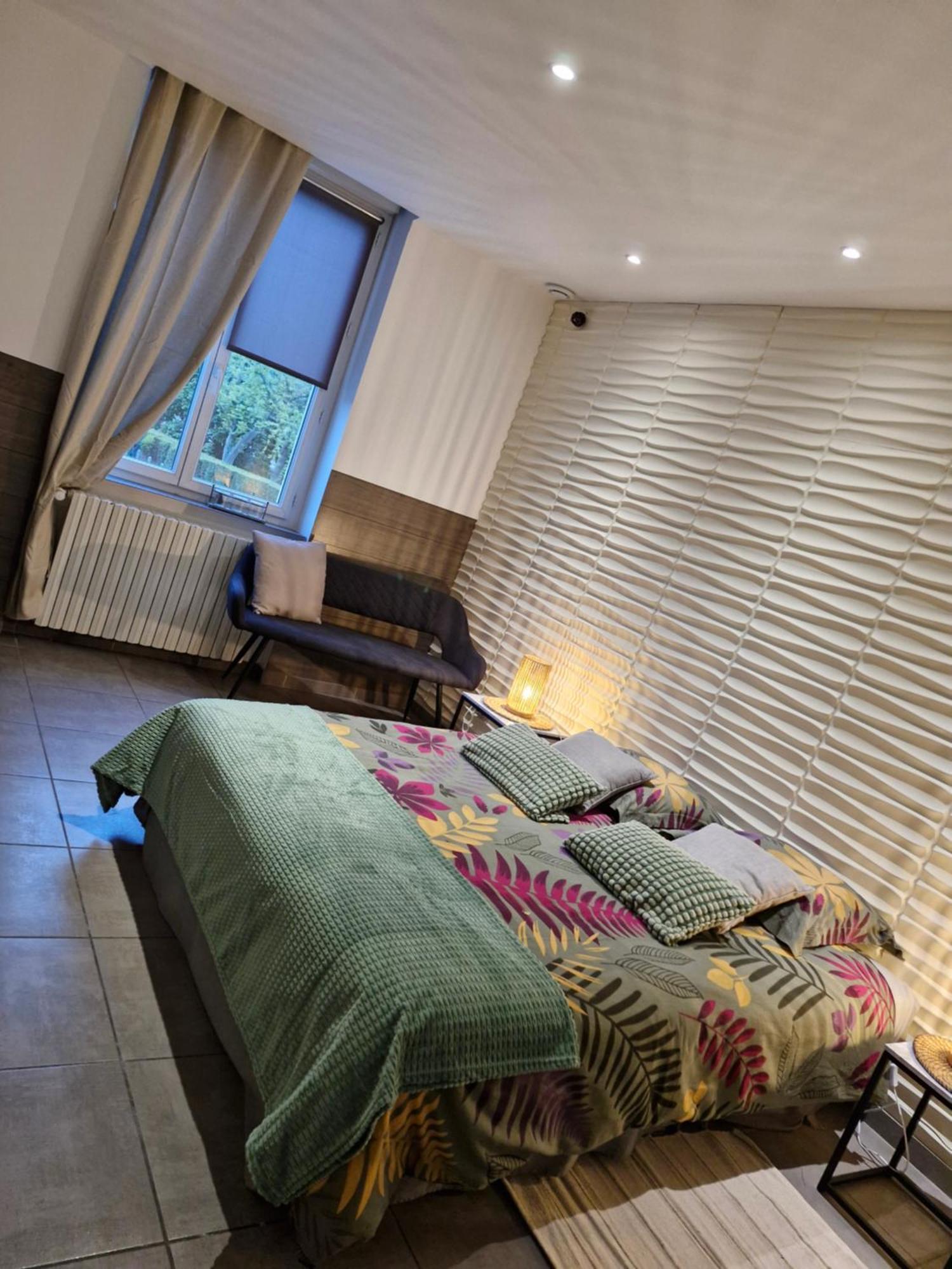 Hotel Le 6 3 Home Port En Bessin 객실 사진