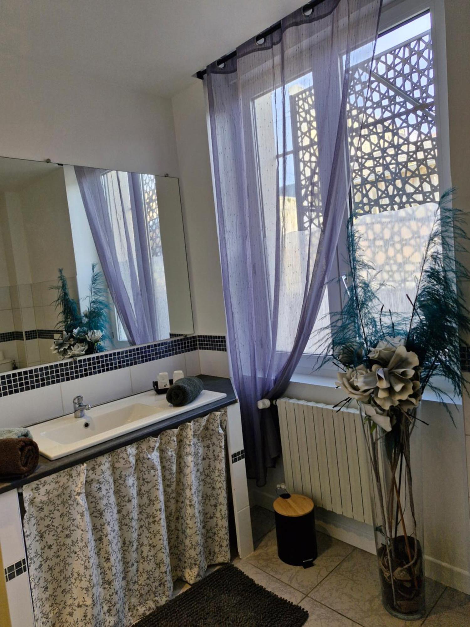 Hotel Le 6 3 Home Port En Bessin 외부 사진