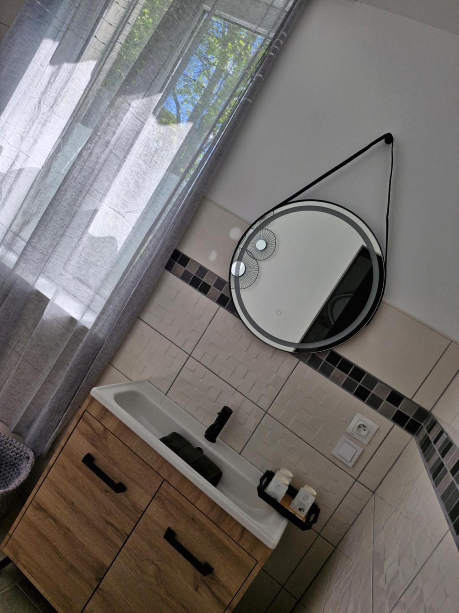 Hotel Le 6 3 Home Port En Bessin 외부 사진