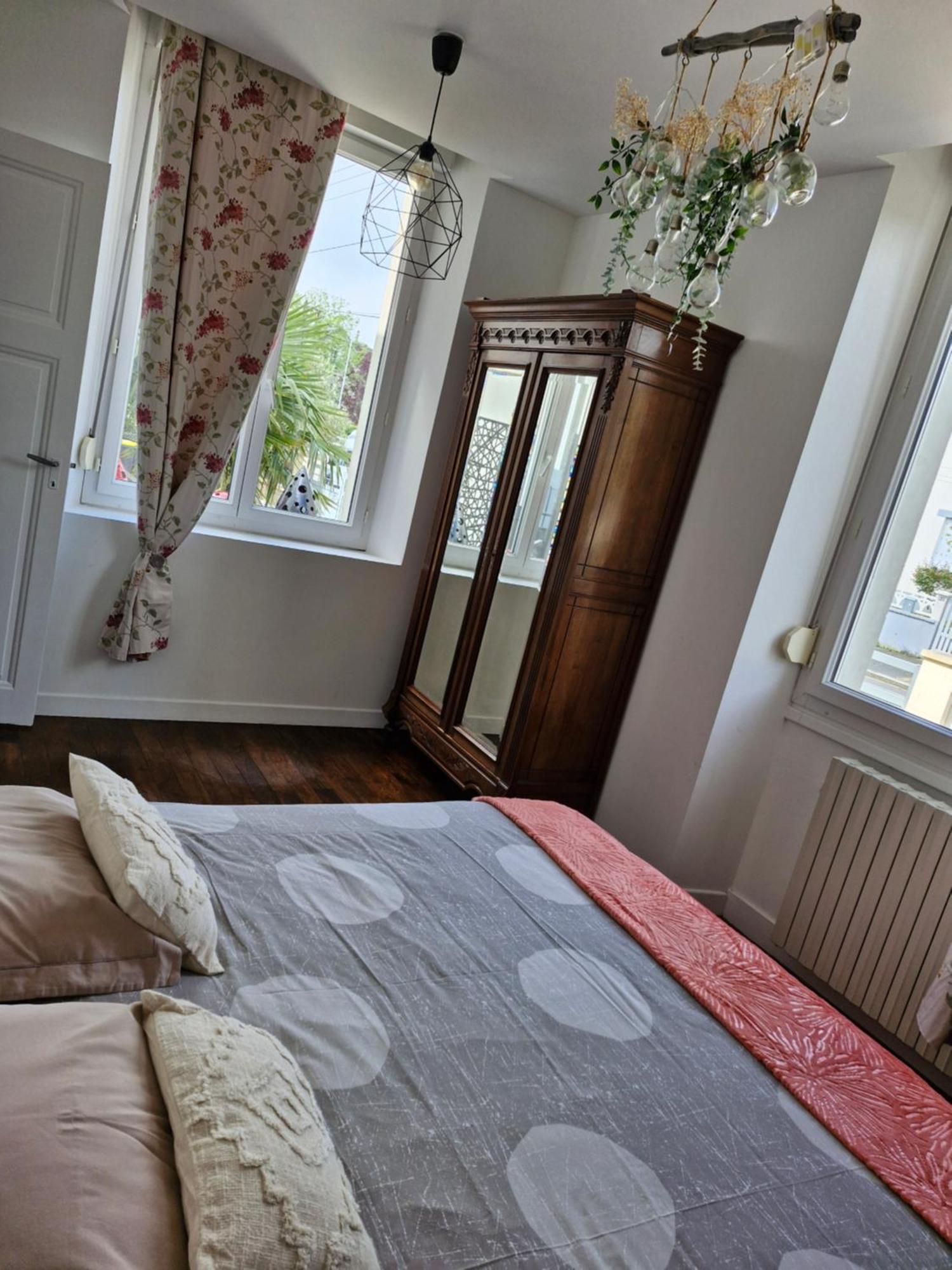 Hotel Le 6 3 Home Port En Bessin 외부 사진