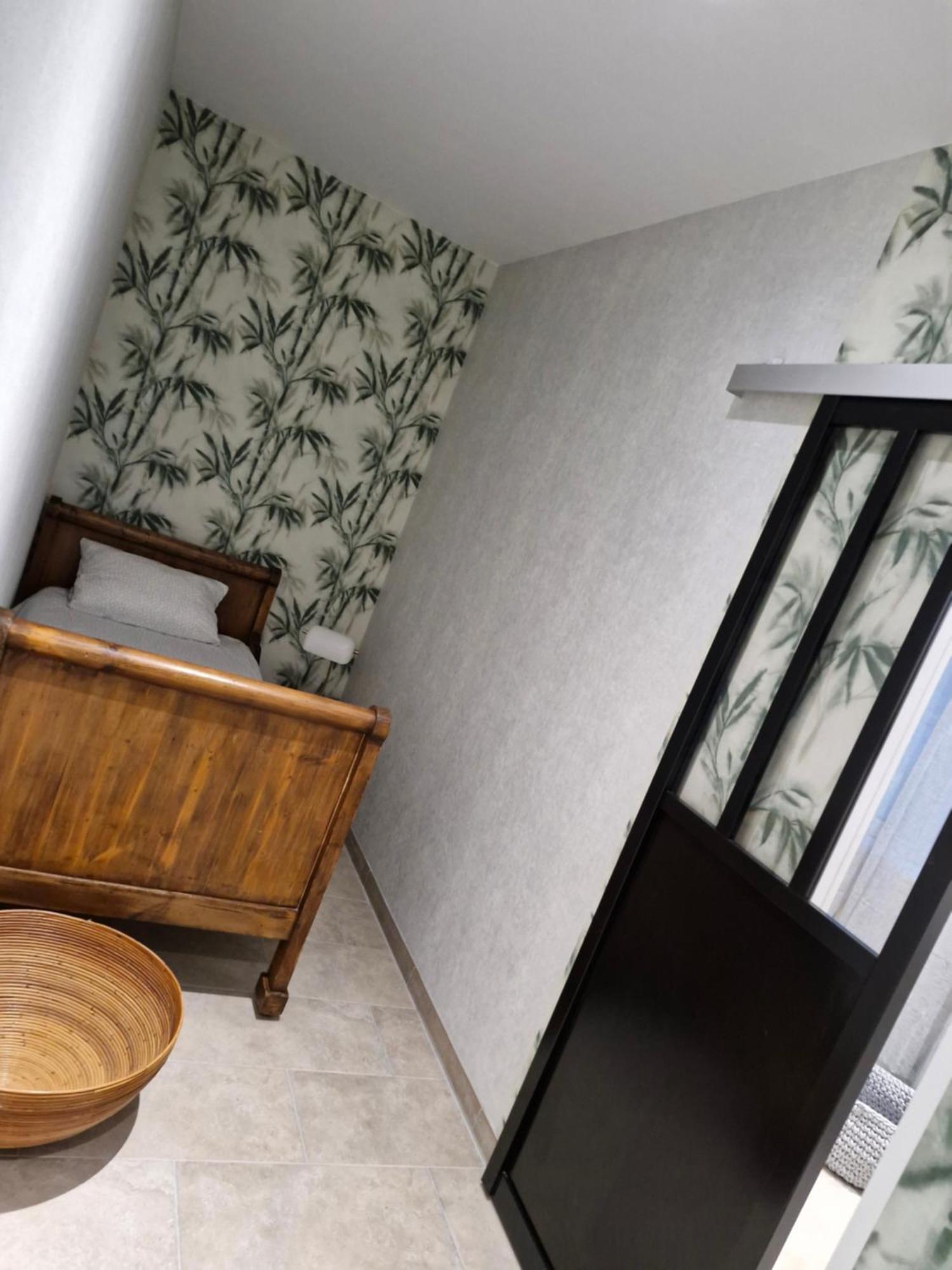 Hotel Le 6 3 Home Port En Bessin 외부 사진